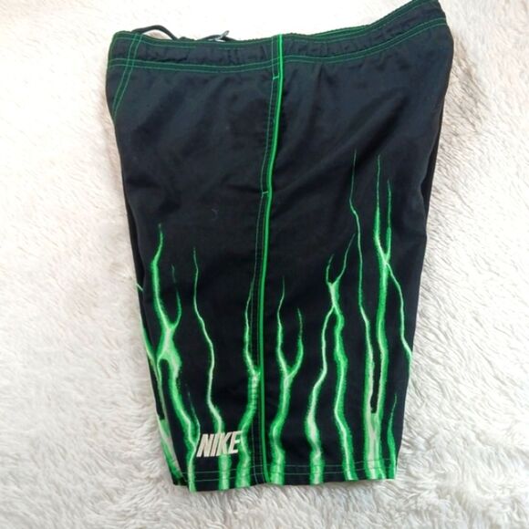 Vintage Nike Green Lightning Shorts Travis Scott Youth/ Teen Size M 28 Waistline - Picture 7 of 10